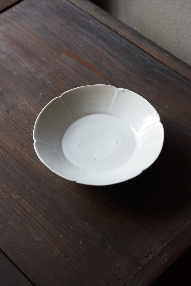 白瓷輪花六寸平鉢 / 竹花正弘 – うつわと古物 幹