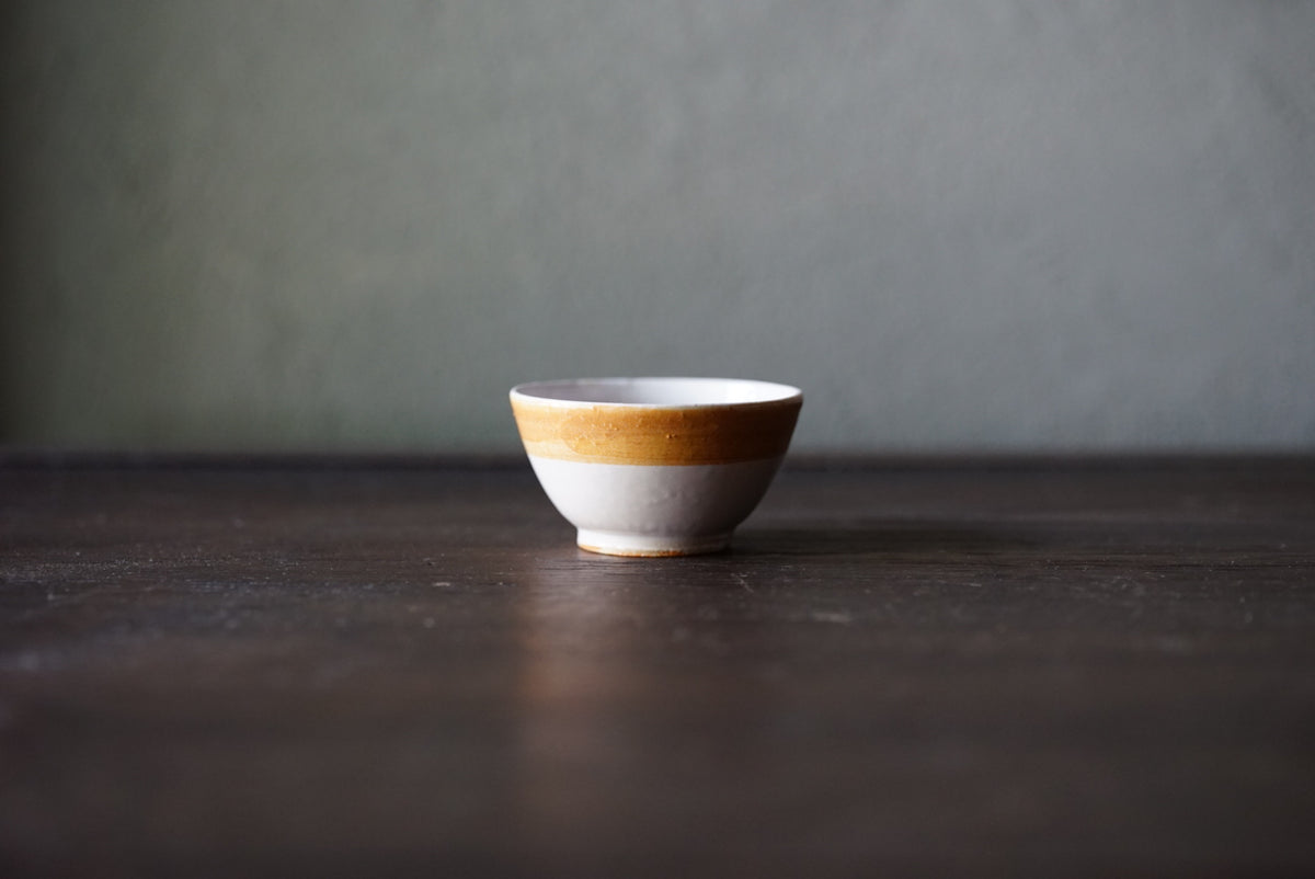 黄帯茶杯 / 中田雄一 – うつわと古物 幹