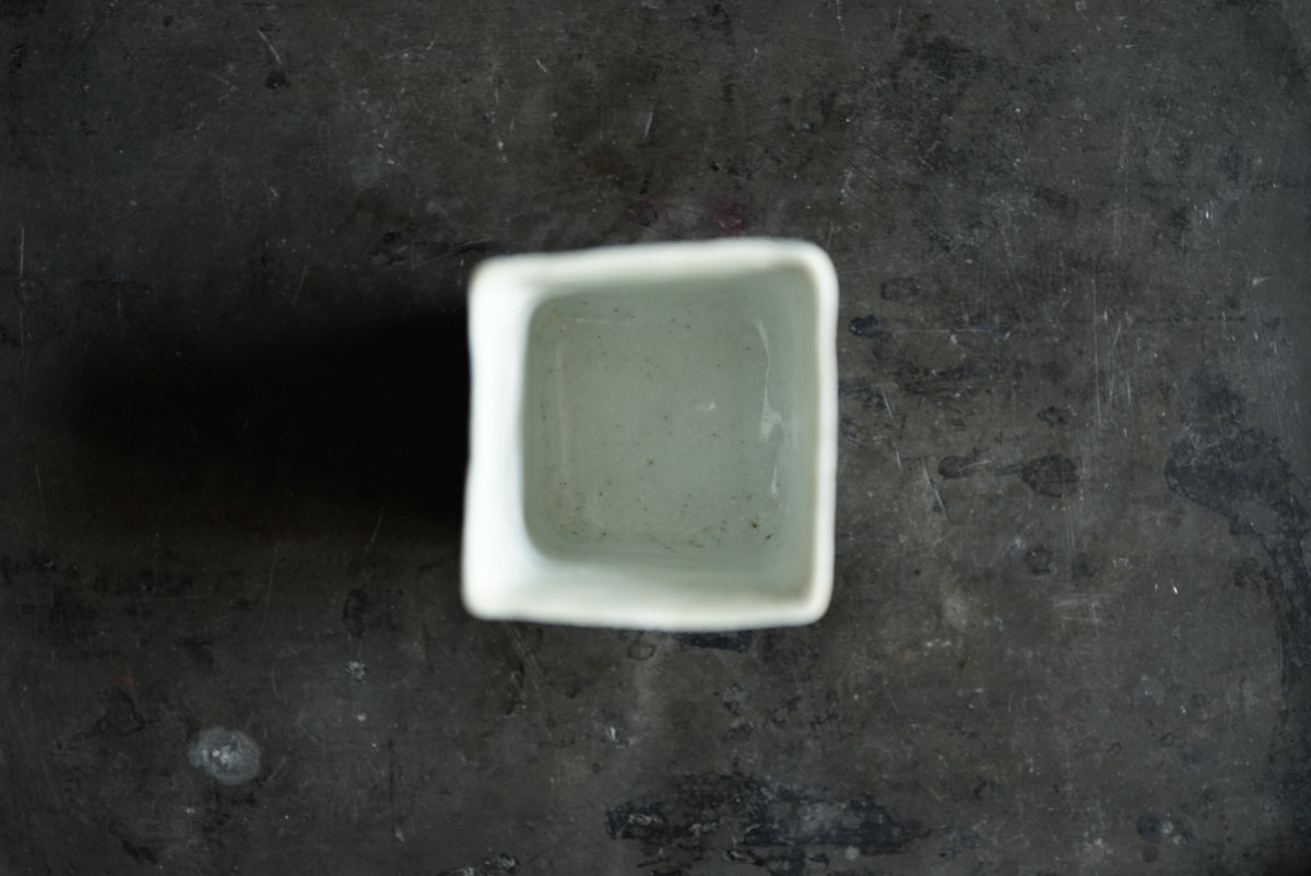 染つけ四方盃① / 丸田宗一廊 – うつわと古物 幹