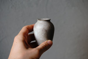白磁炭化小壺A / 松葉勇輝