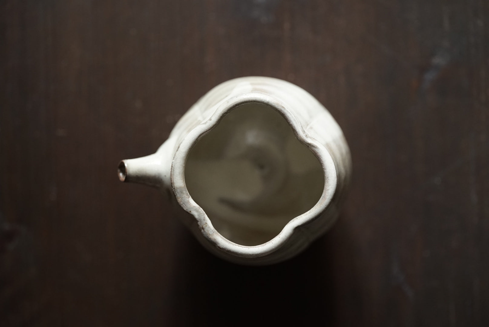 粉引輪花注器 / 崔龍熙