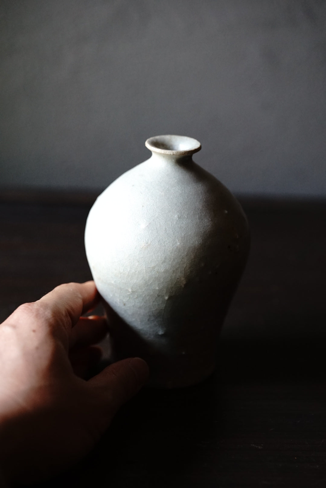 白瓷花入 / 松葉勇輝