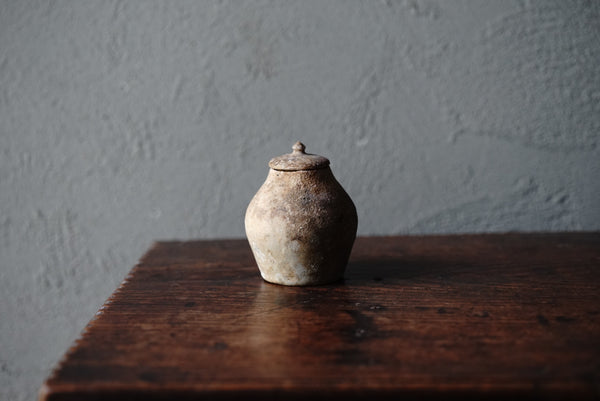 ET　中国陶磁器　明成化　蓋付き小壺 小壺 染付 蓋付き 小物入れ 中国雑貨 壺 インテリア 陶器 骨董品