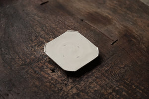 Hard corner small plate / Masahiro Takeka