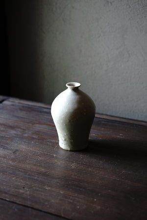 白瓷花入 / 松葉勇輝