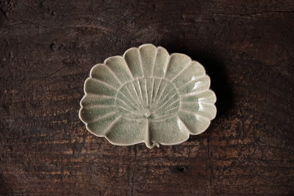 美濃古陶　美濃御深井葉形菊花型押文向付（江戸初期伝世）１個　/ 茶道具　酒器　織部　志野 御深井釉向付 文化遺産オンライン