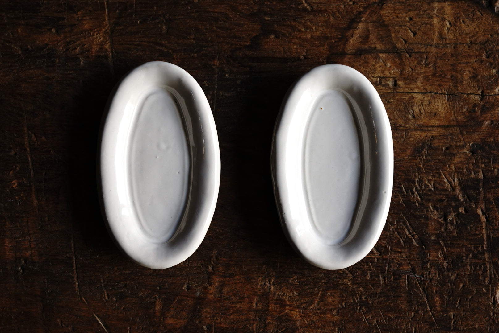 White glaze round edge ellipse small plate / Yuichi Nakata