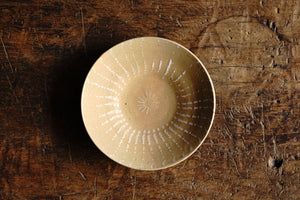 Ash glaze white crest plate / Yuichi Nakata