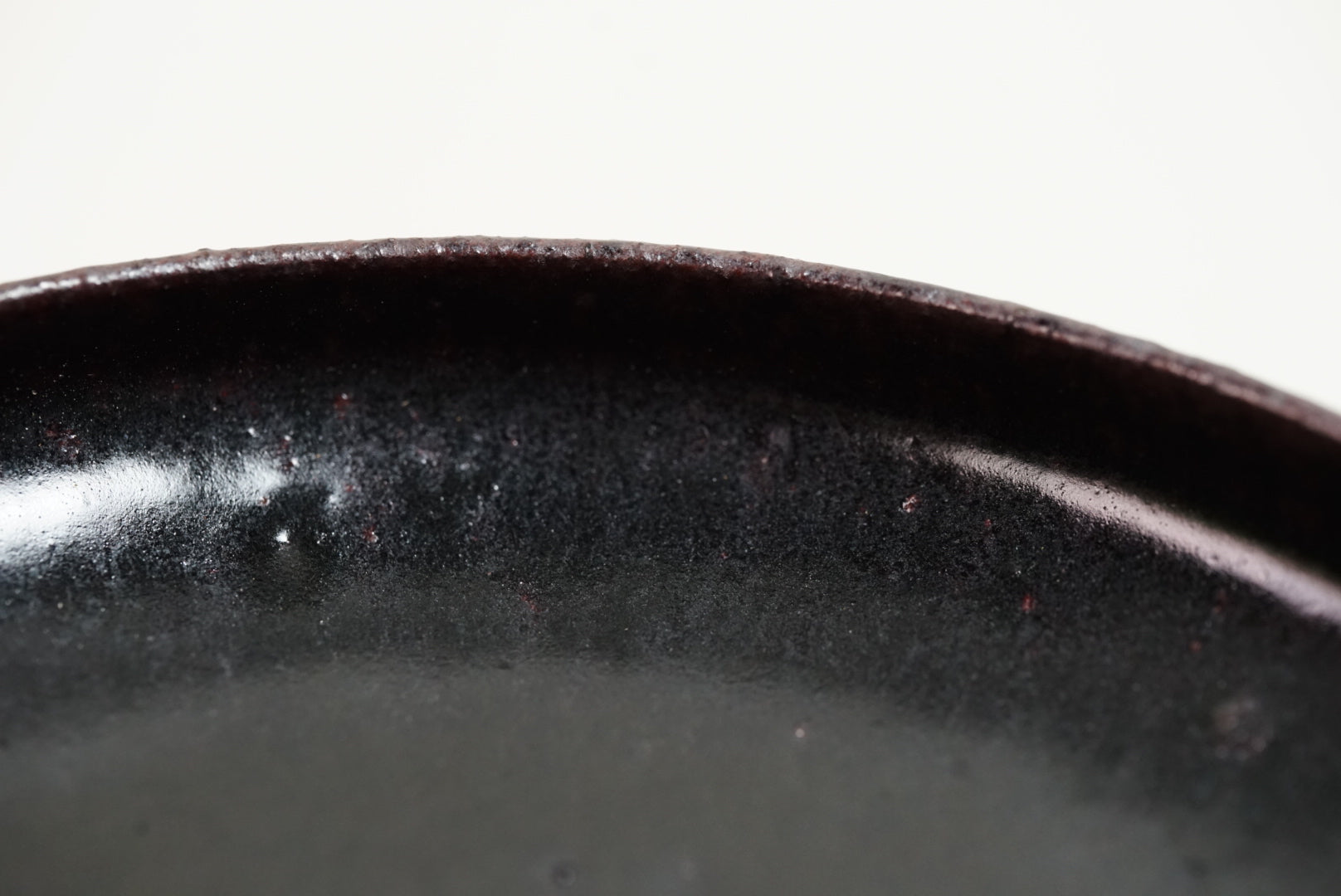 Black Karatsu Inoue Plate / Kentaro Murayama