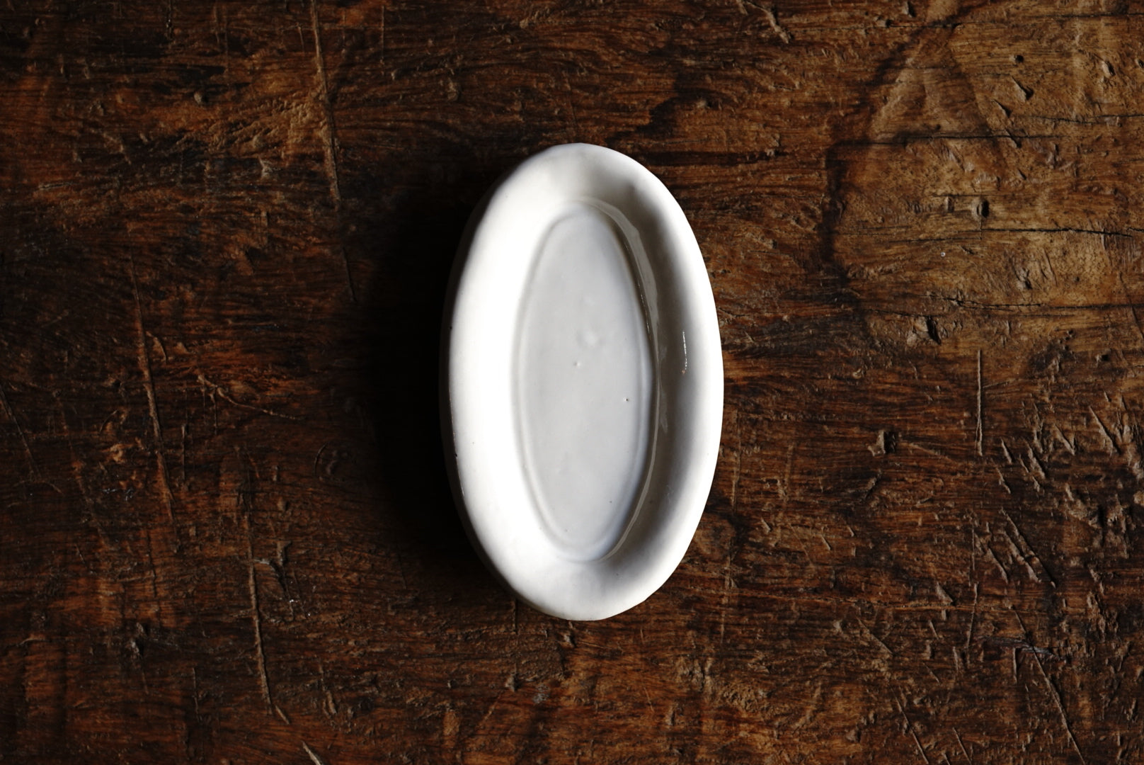 White glaze round edge ellipse small plate / Yuichi Nakata