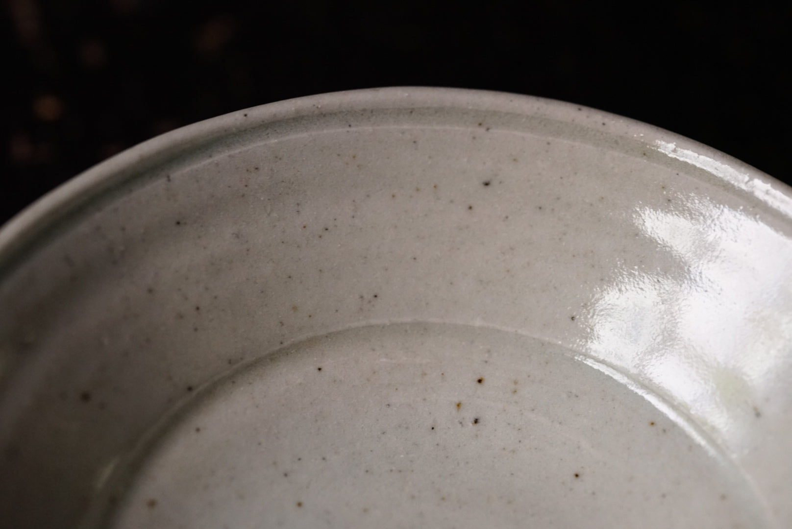 White porcelain dish / Yoshihisa Ishii