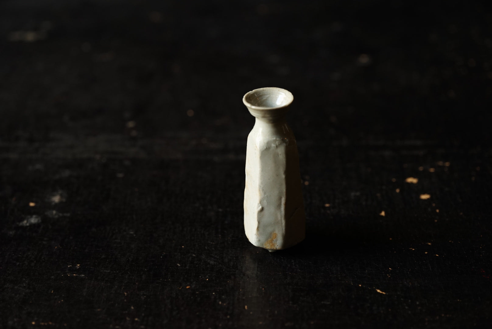 White cubed bottle A / Tanakashigeo