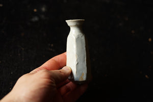白瓷乳瓶 A / タナカシゲオ
