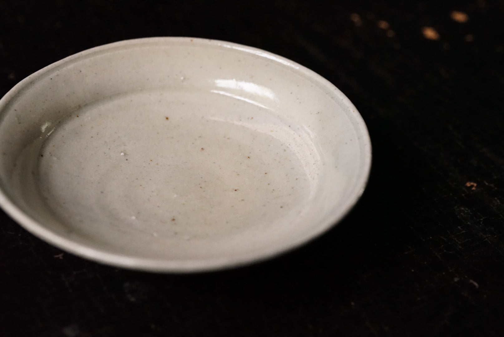 White porcelain dish / Yoshihisa Ishii