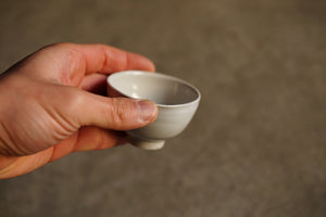 白瓷茶杯 / 竹花正弘